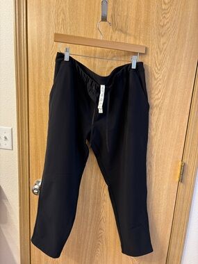 lululemon athletica Black Performance Cropped Joggers Inseam 24 inches